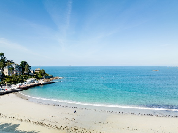 vue sur la plage de Trestraou depuis l'hôtel Roz Marine